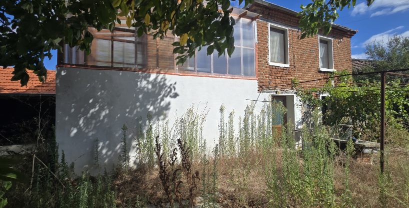 Part-Renovated 3-Bedroom Rural House with Beautiful Open Countryside Views